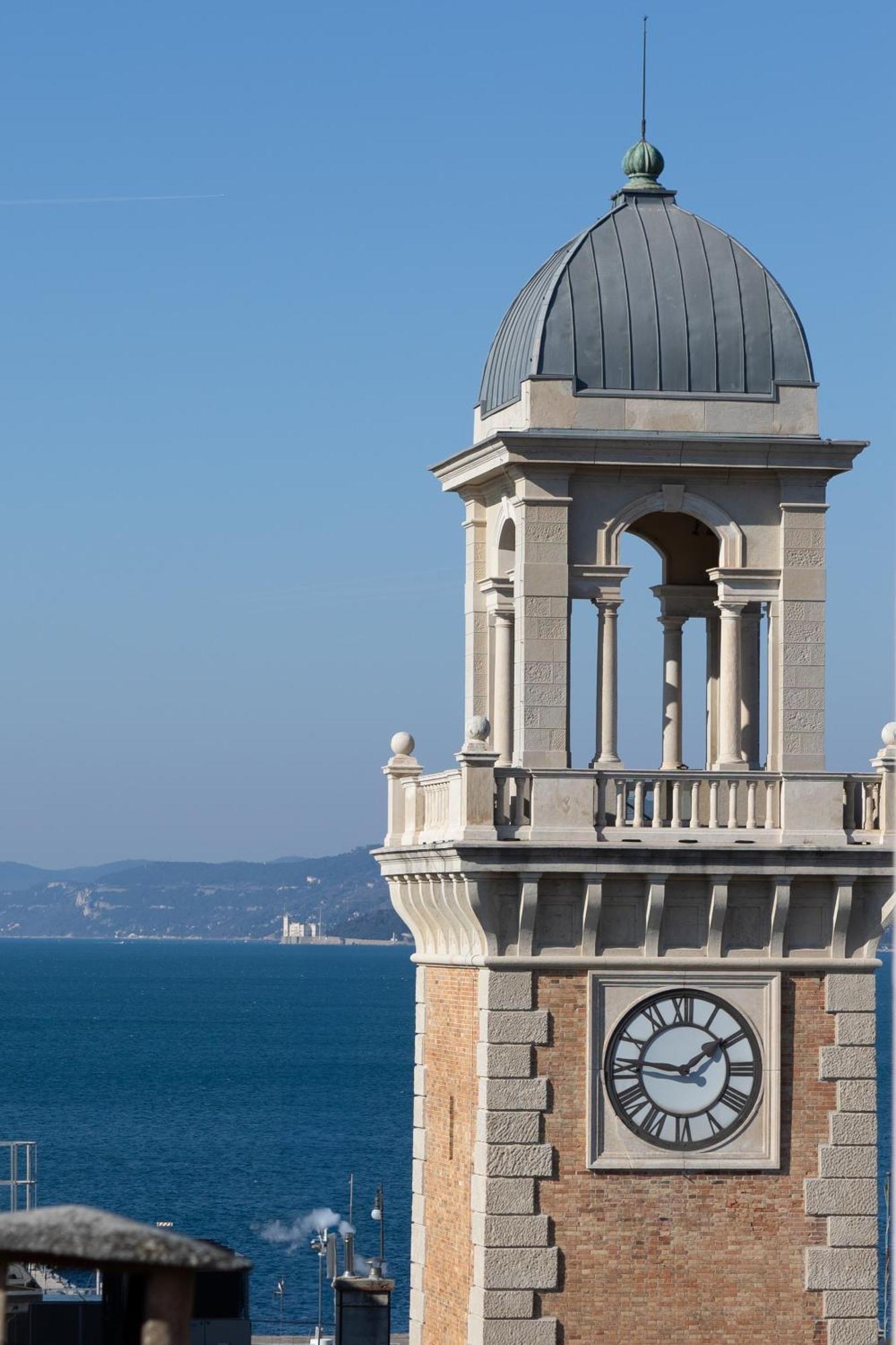 Mansarda Piazza Venezia Διαμέρισμα Τεργέστη Εξωτερικό φωτογραφία